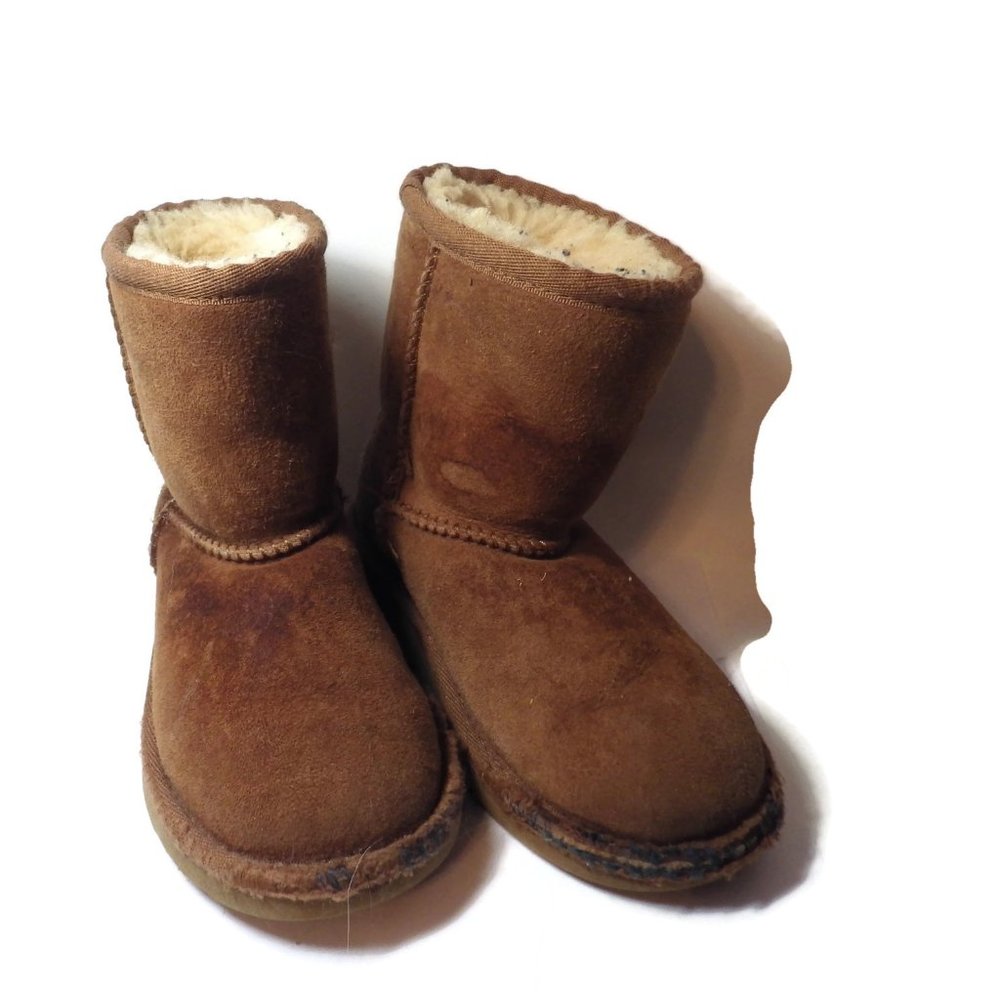 UGGS Classic Child's Short Boot Sheepskin & Suede Size 9